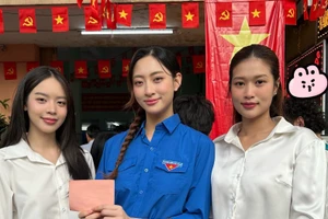 Hoa hậu Thanh Thủy, Thiên Ân cùng nhiều người đẹp nô nức đi bầu cử từ sớm