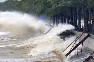 Bão Kalmaegi tiếp tục mạnh lên, di chuyển nhanh vào Biển Đông