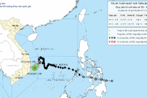 Áp thấp nhiệt đới suy yếu thành vùng áp thấp, miền Trung tiếp tục mưa lớn