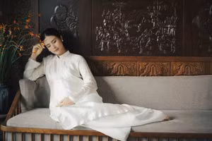 Khoảnh khắc giản dị đầy yêu thương của Hoa hậu Ngọc Hân 