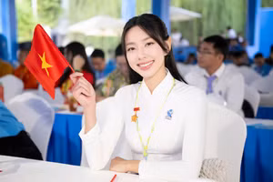 Hoa hậu Thùy Tiên trở thành Ủy viên Hội Liên Hiệp Thanh niên Việt Nam TPHCM 
