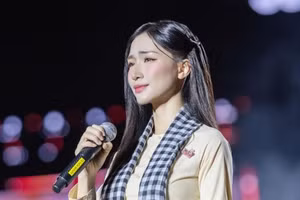 Hành động đẹp của Hòa Minzy giữa tâm lũ Bắc Ninh gây xúc động mạnh