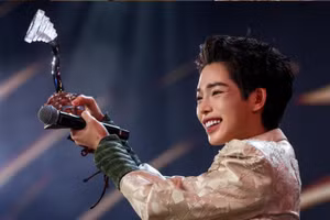 Đức Phúc 'rinh' thêm loạt thành tích xuất sắc sau chức vô địch Intervision