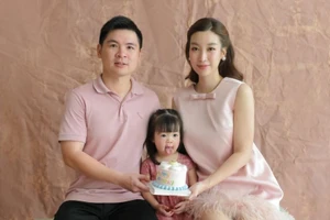 Đỗ Mỹ Linh khoe ảnh con gái, biểu cảm của nhóc tỳ gây sốt mạng xã hội