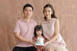 Đỗ Mỹ Linh khoe ảnh con gái, biểu cảm của nhóc tỳ gây sốt mạng xã hội