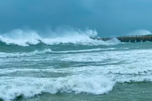 Biển Đông xuất hiện vùng áp thấp mới, trong 24 giờ tới có khả năng mạnh lên thành áp thấp nhiệt đới.