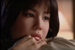 Ngôi sao 'Đôi giày thủy tinh' gây tranh cãi dữ dội về sách mượn ở thư viện