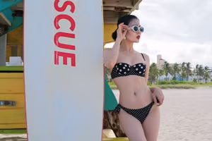 Lệ Quyên 'đốt mắt' với vóc dáng nuột nà khó tin ở tuổi U50