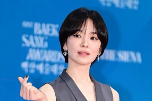 Song Hye Kyo gây sốt, IU cùng Park Bo Gum trắng tay ở Baeksang 2025