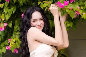 Hoa hậu chuyển giới Hương Giang diện bikini, khoe vóc dáng đẹp như tạc tượng