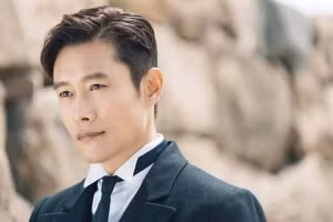 Tài tử tai tiếng Lee Byung Hun lọt top 10 diễn viên xuất sắc nhất năm 2025