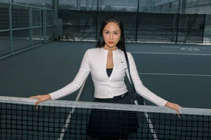 H'Hen Niê khoe vóc dáng đẹp 'miễn chê' trên sân tennis