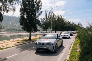 'Nghịch lý' khi lái VinFast VF 8: 'Càng chạy càng có giá'