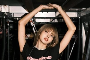 Lisa (BLACKPINK) để lộ hình xăm mới gây 'bão' mạng