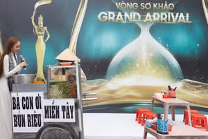Thí sinh lái mô tô, cưỡi voi, mang xe bún riêu đến Miss Grand Vietnam 2025
