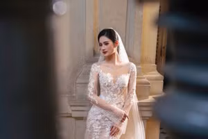 Hoa hậu Ý Nhi tung loạt ảnh cô dâu xinh như công chúa