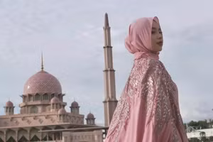 Thanh Thủy lần đầu diện trang phục Abaya, gây chú ý với tạo hình ấn tượng