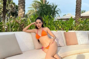 Loạt ảnh đón hè cực 'cháy' của Hoa hậu Lê Hoàng Phương