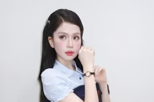 Ngọc Trinh hóa thiếu nữ ngoan hiền, nhan sắc U40 khiến ai nấy ngỡ ngàng