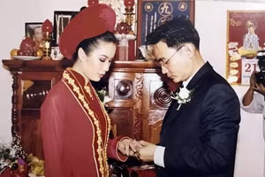 Loạt ảnh cưới quý hiếm, gây xúc động sau hơn 2 thập kỷ của NSƯT Trịnh Kim Chi 