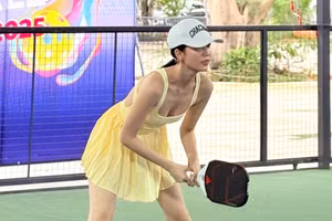 Ngọc Trinh tự tin trên sân pickeball