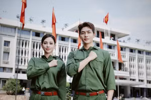 Loạt ảnh đậm chất lính của Hoa hậu Tiểu Vy tại Dinh Độc Lập