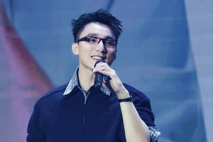 Sơn Tùng M-TP ủng hộ 1,6 tỷ đồng giúp người dân vùng lũ vượt qua khó khăn