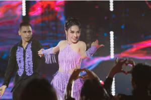 Á hậu Ngọc Hằng chào sân mãn nhãn tại Bước Nhảy Hoàn Vũ