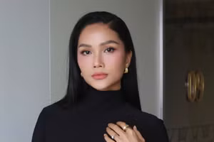 H'Hen Niê 'tái xuất' rạng rỡ, vóc dáng thon thả chỉ sau gần 3 tháng làm 'mẹ bỉm'