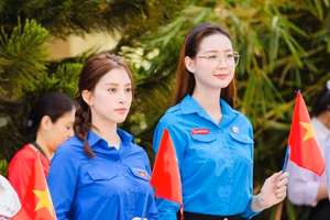 Hoa hậu Tiểu Vy, Bảo Ngọc truyền lửa tình yêu đất nước, tri ân thế hệ đi trước