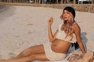 Hoa hậu H'Hen Niê khoe vóc dáng mẹ bầu đỉnh cao