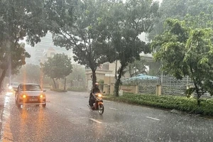 Bắc Bộ chuẩn bị đón mưa dông sau đợt nắng nóng kỷ lục, có nơi trên 39°C