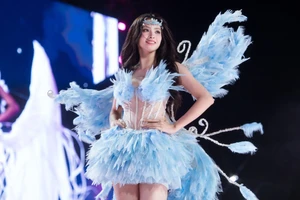 Hoa hậu Tiểu Vy 'lột xác' ấn tượng như thiên thần Victoria’s Secret