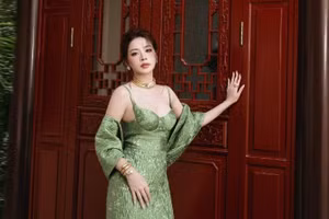 Chi Pu khoe nhan sắc bất phân thắng bại cùng 'mỹ nhân đẹp nhất Philippines'