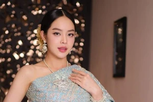 Thanh Thủy lần đầu diện trang phục Campuchia, gây chú ý với tạo hình ấn tượng