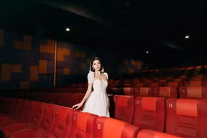 Tiểu Vy xuất hiện lộng lẫy trong buổi công chiếu phim điện ảnh đầu tay