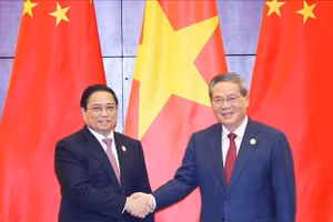 Thủ tướng Phạm Minh Chính gặp Thủ tướng Trung Quốc Lý Cường