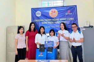 Tiếp động lực, san sẻ khó khăn cùng cô giáo nghèo mang trong mình nhiều bệnh tật
