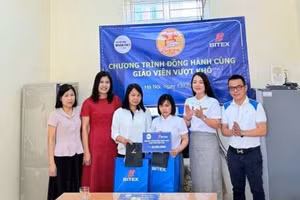 Tiếp động lực, san sẻ khó khăn cùng cô giáo nghèo mang trong mình nhiều bệnh tật