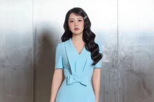 Á hậu Thụy Vân gây chú ý với vóc dáng thon thả như thời son rỗi hậu sinh nở