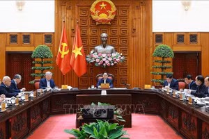 Thủ tướng Phạm Minh Chính chủ trì cuộc họp với các bộ, ngành để tháo gỡ khó khăn, vướng mắc các dự án tồn đọng. Ảnh: Dương Giang/TTXVN