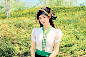 Hoa hậu Lương Thùy Linh lần đầu diện trang phục Thái, tỏa sáng giữa núi rừng 