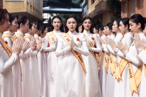 Hoa hậu Kiều Duy tri ân cha mẹ mùa Vu lan báo hiếu