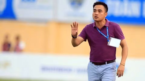 'Đại gia' V-League muốn chiêu mộ HLV Đức Thắng?