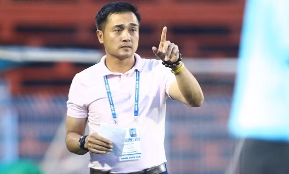 'Đại gia' V-League muốn chiêu mộ HLV Đức Thắng?