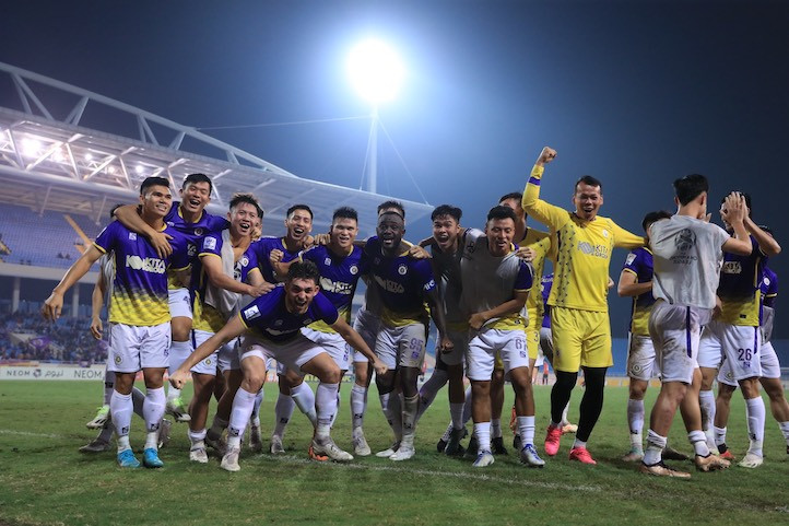 'Đại gia' V-League muốn chiêu mộ HLV Đức Thắng?