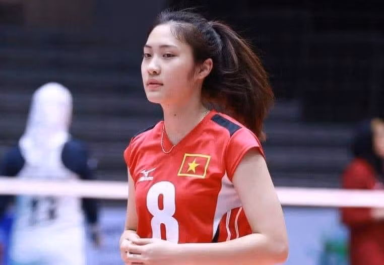 Phong cách nữ tính gây thương nhớ của Hoa khôi bóng chuyền Trần Việt Hương 