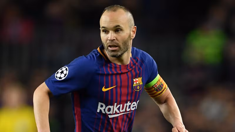 10. <strong> Andrés Iniesta </strong>(Tây Ban Nha) - 949 trận. Top 10 cầu thủ thi đấu nhiều trận nhất thế kỷ 21