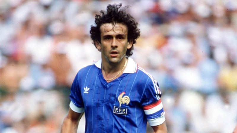 Vượt Pele, Maradona... Messi dẫn đầu Top 10 cầu thủ vĩ đại nhất lịch sử bóng đá