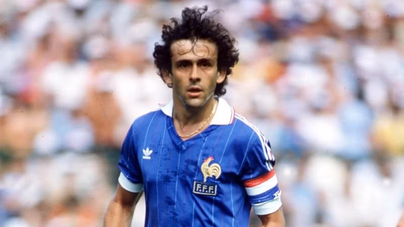 Vượt Pele, Maradona... Messi dẫn đầu Top 10 cầu thủ vĩ đại nhất lịch sử bóng đá